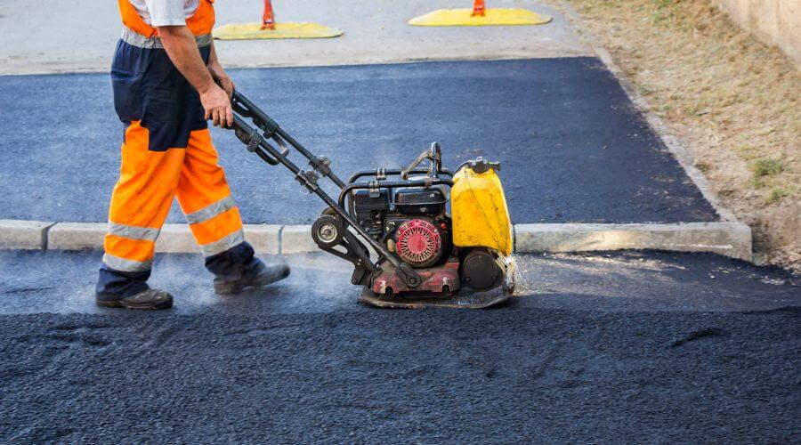 Professional gutter cleaning in Nesmith, SC